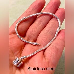 Stainless Steel Women’s Snake Chain Bracelet - Silver Tone. No stamps